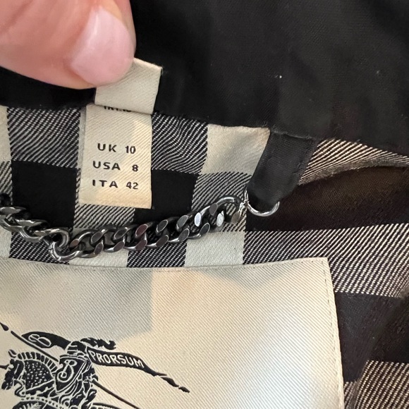 Burberry trench coat. Black mid-length. - Picture 9 of 9